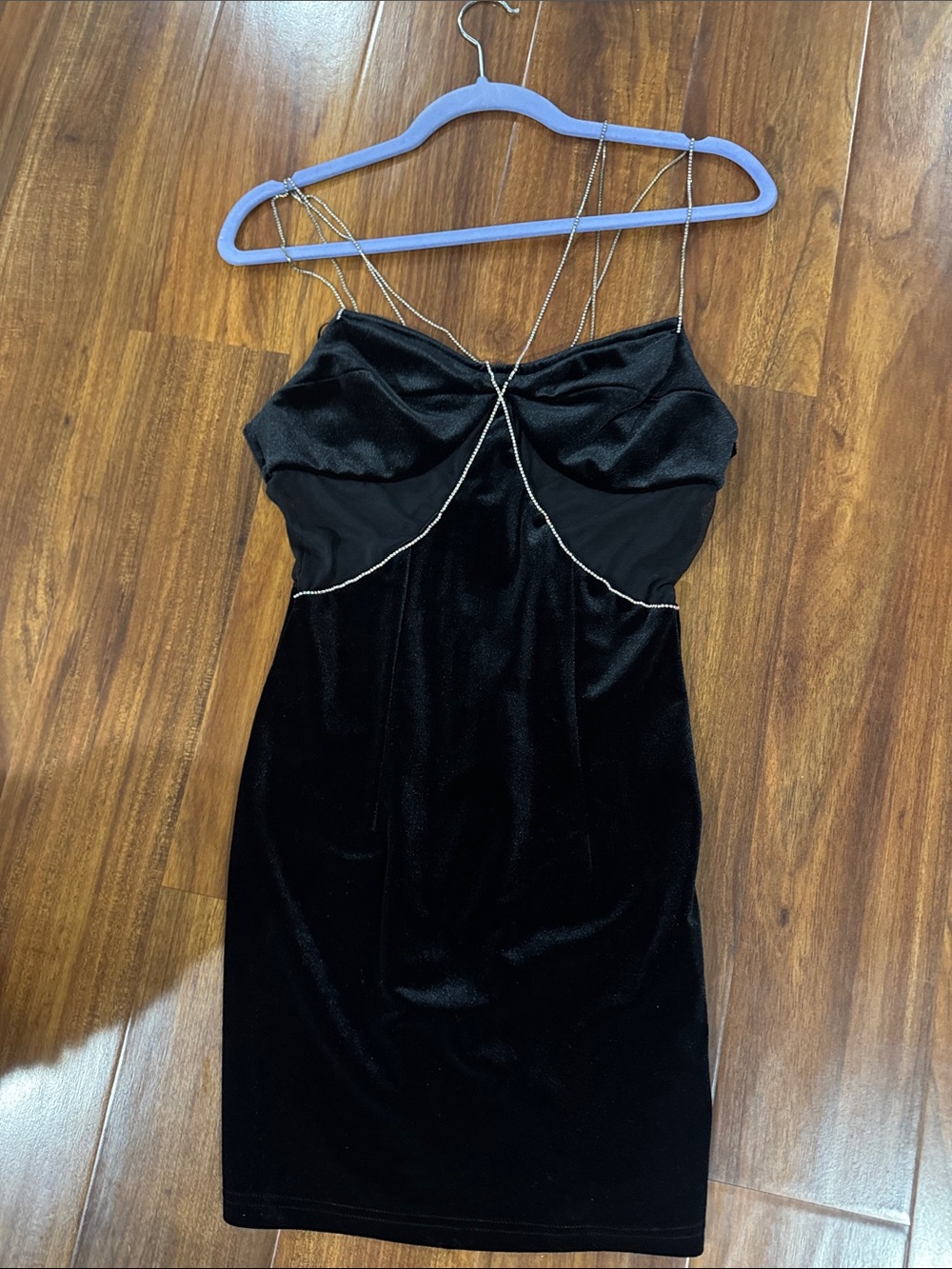 Elegant Black Velvet Spaghetti-Chain Dress